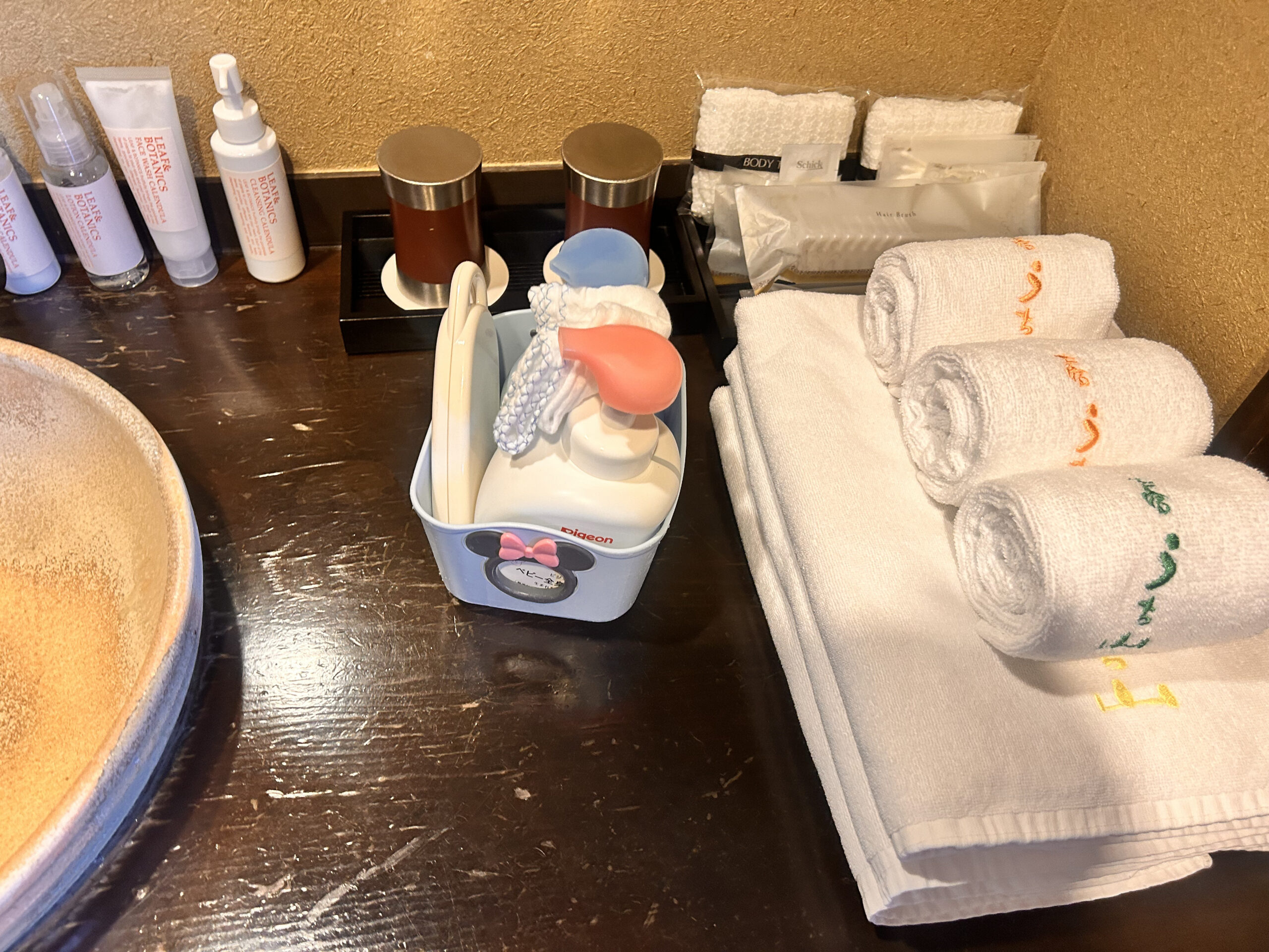 お宿うち山の子供用お風呂セット（ミニーマウスの容器に子供用シャンプー・ボディソープ・タオル3本）
