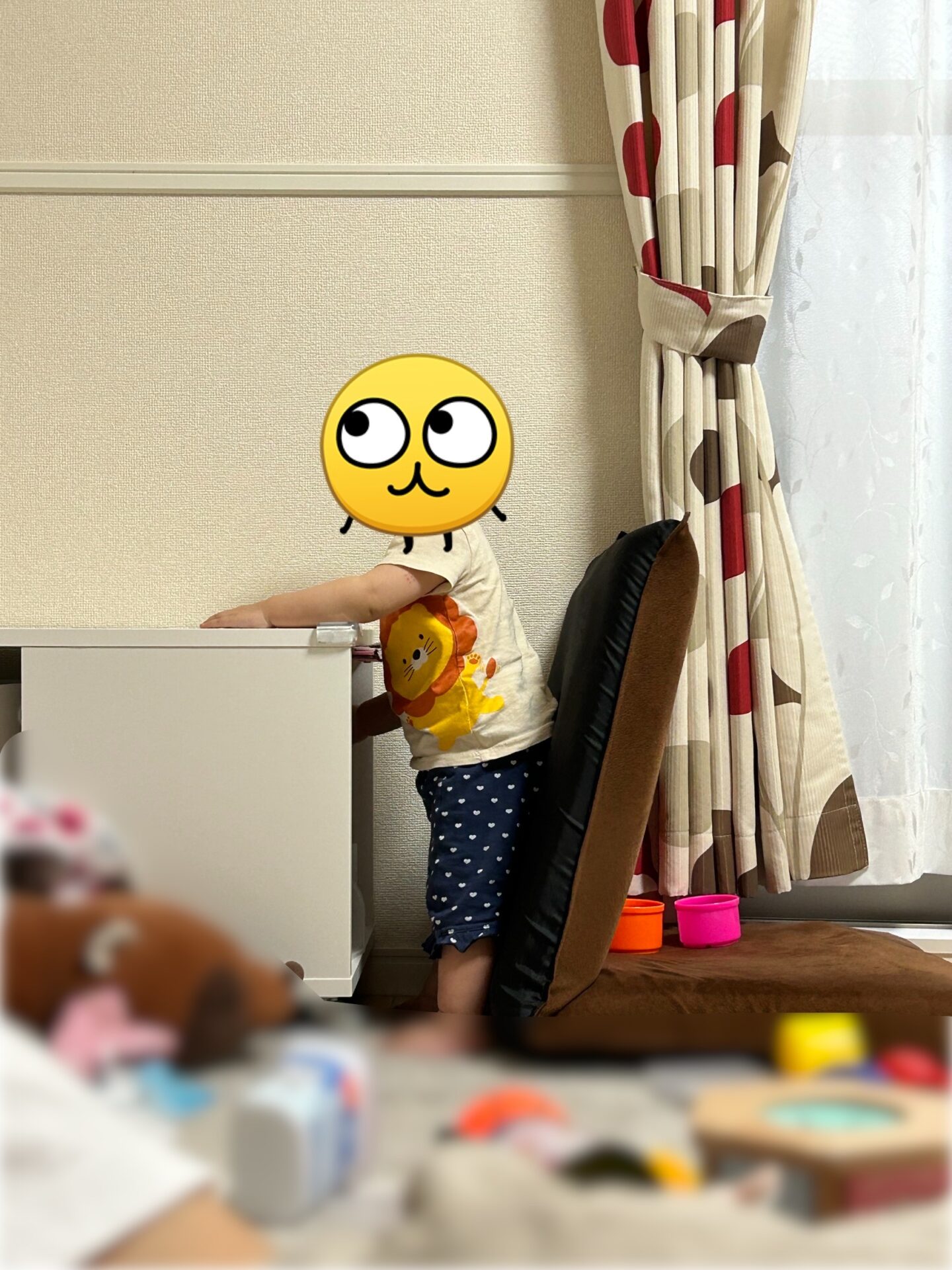 テレビ台の高さと子どもの背丈の関係